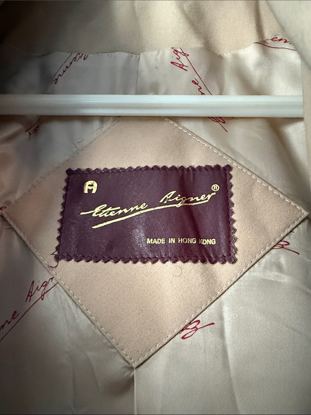 Etienne Aigner Beige Jacket Lining with Burgundy Leather Label - Picture 2 of 3